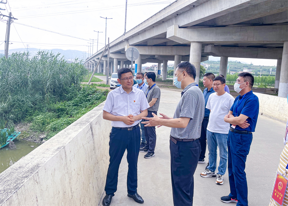 20220707 海州区人大常委会领导到云台调研指导污水处理工作.jpg