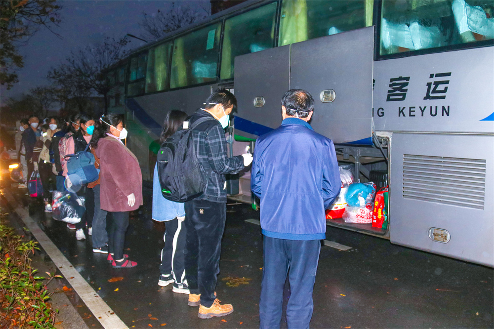 20221120云台集中隔离人员有序返场 (1).jpg