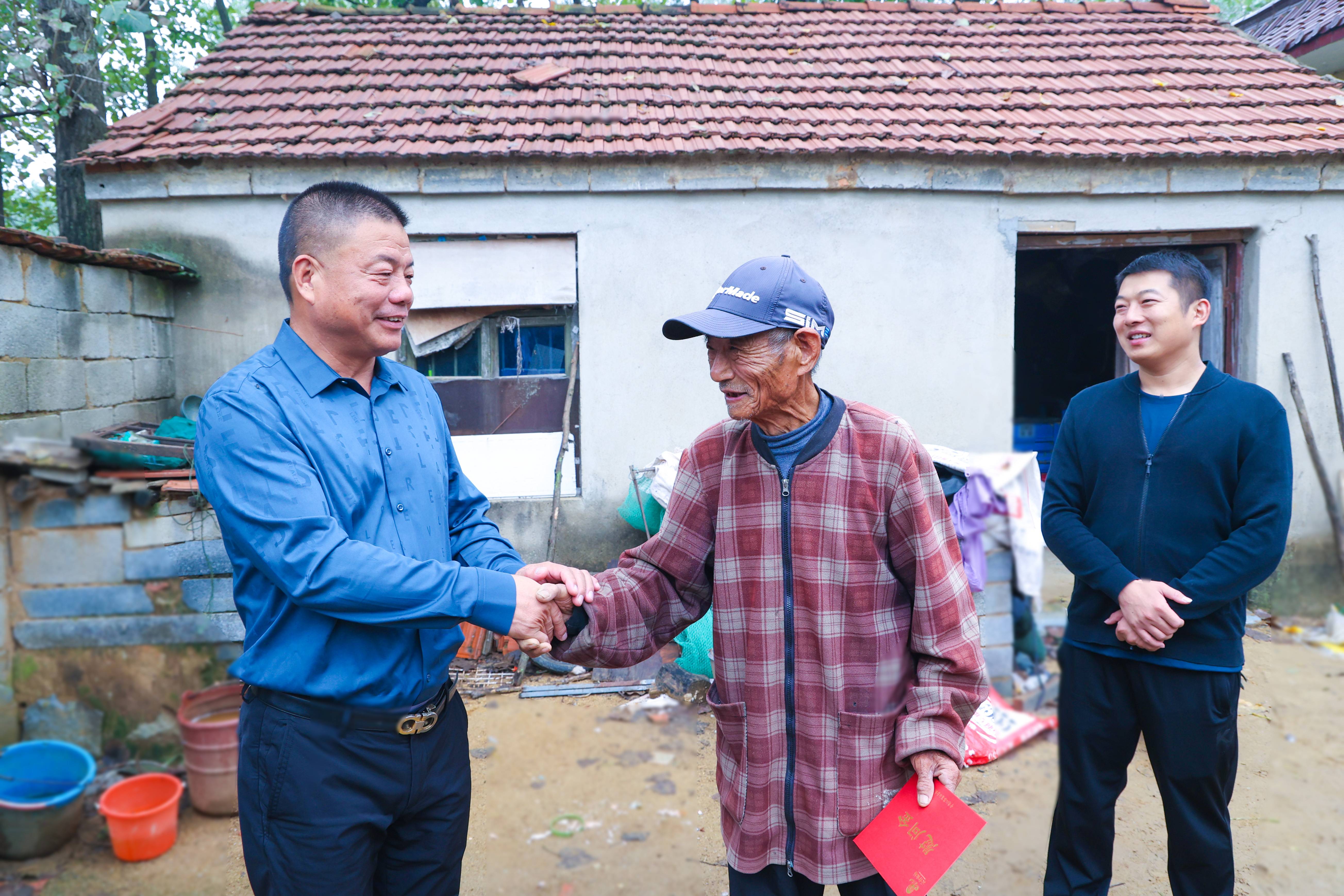 同心共建 情满中秋 云台赴赣榆区结对共建村开展中秋慰问活动（钱海祥）(1).jpg