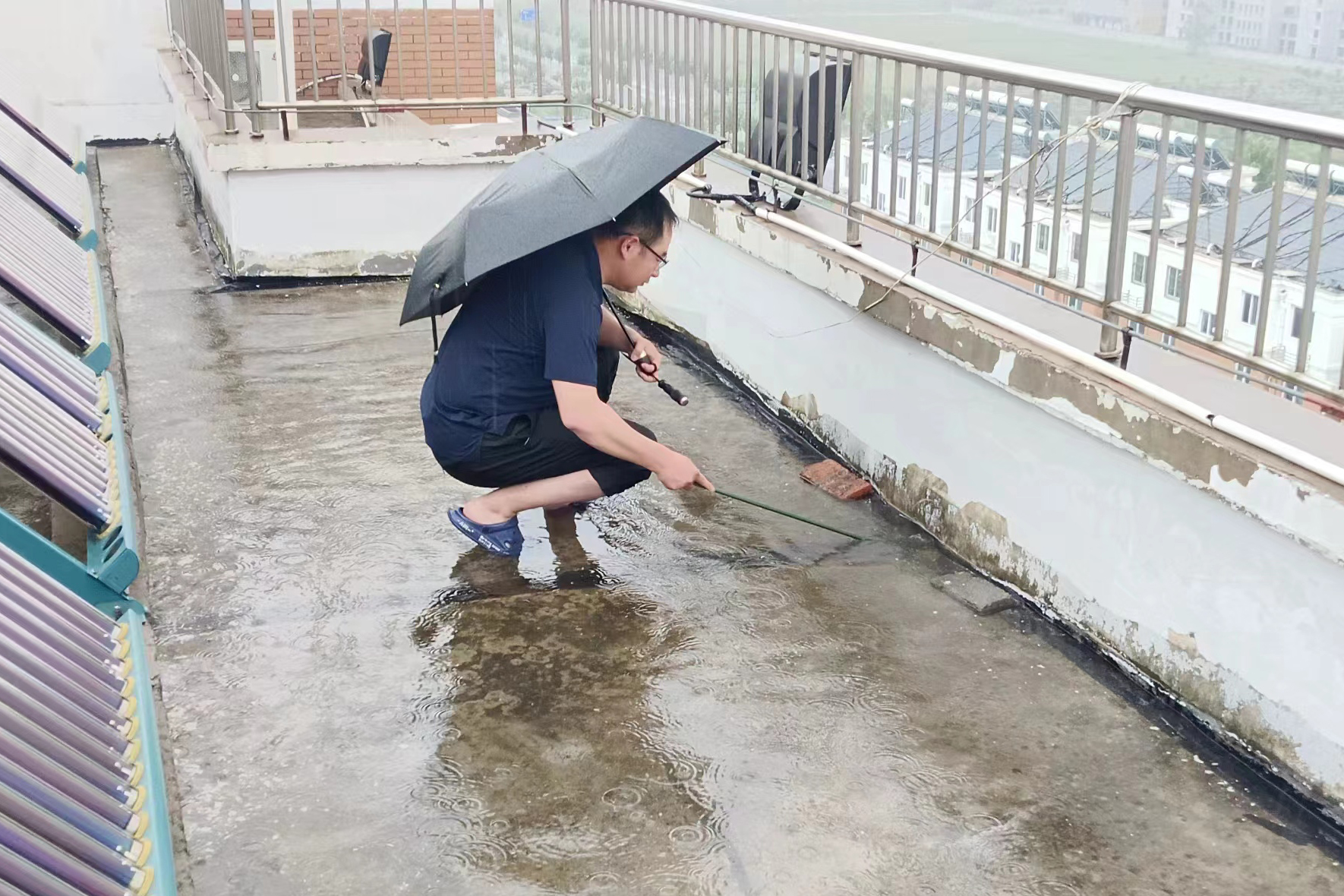 20240708 闻汛而动 华泰物业奋力保障业主汛期安全.jpg