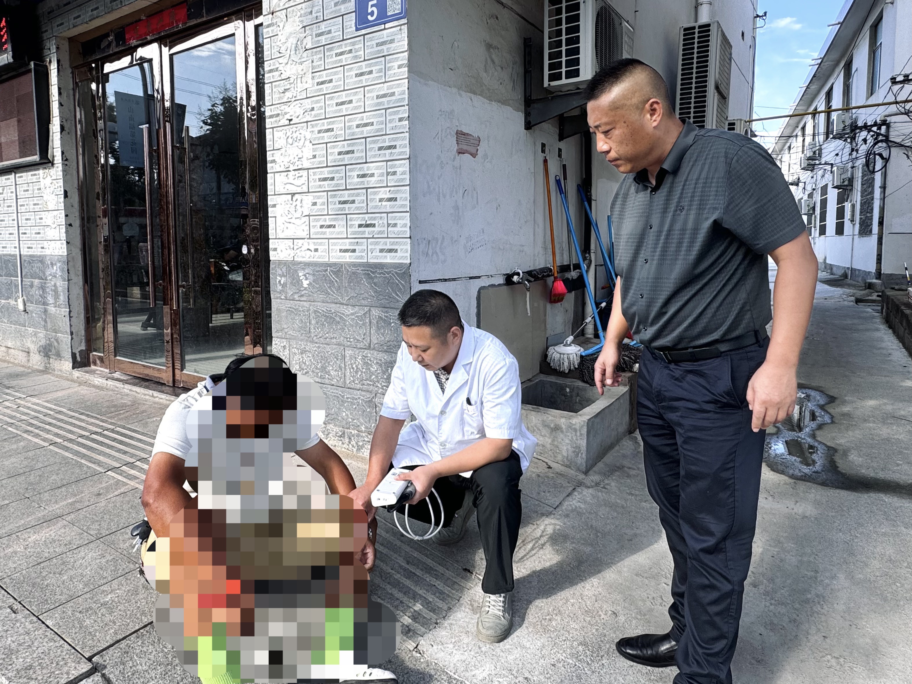 1725583213818625.jpg 20240905 云台创业居委会:紧急救助显担当.jpg