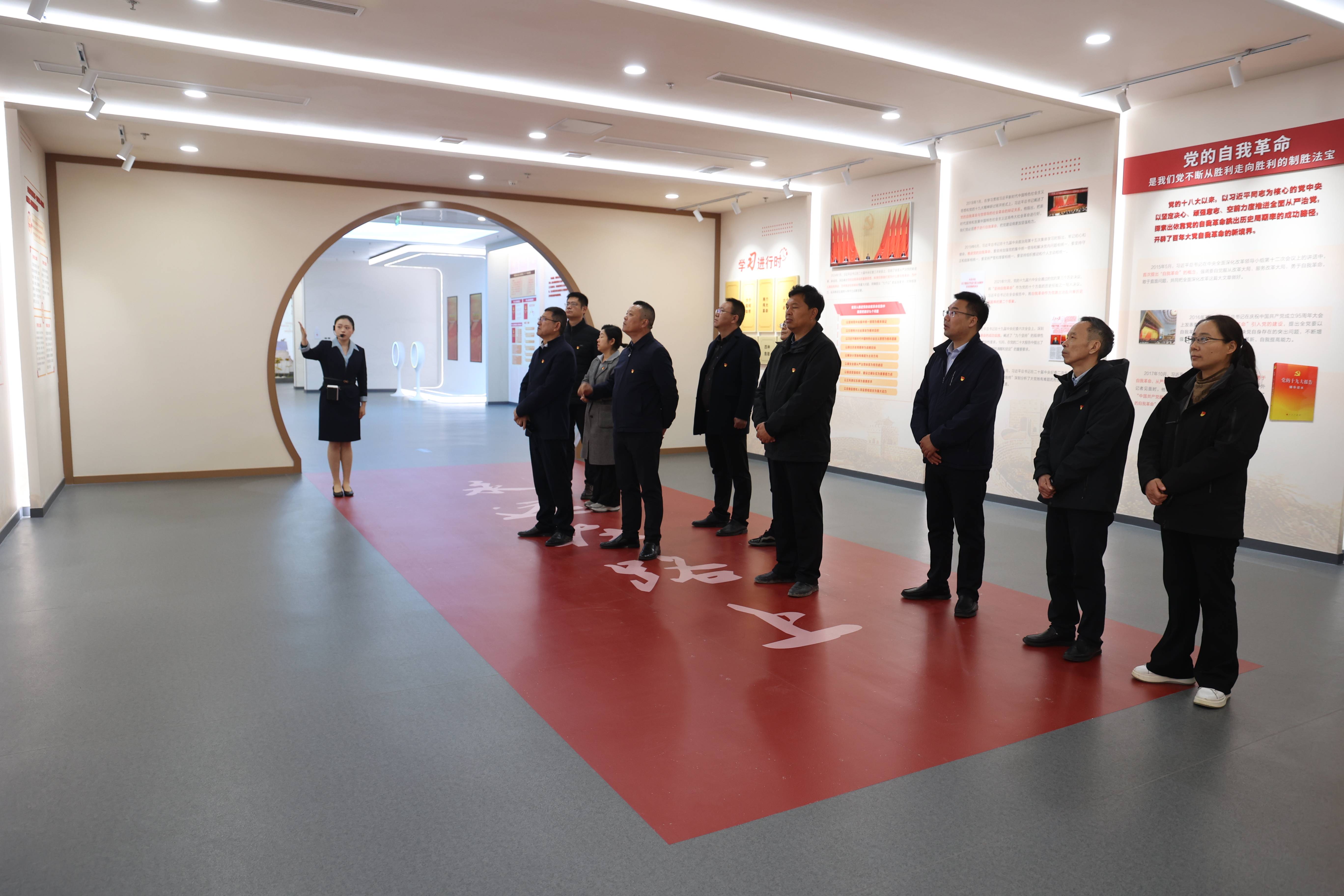 20241119 云台召开党委理论学习中心组第十二次学习会(1).jpg