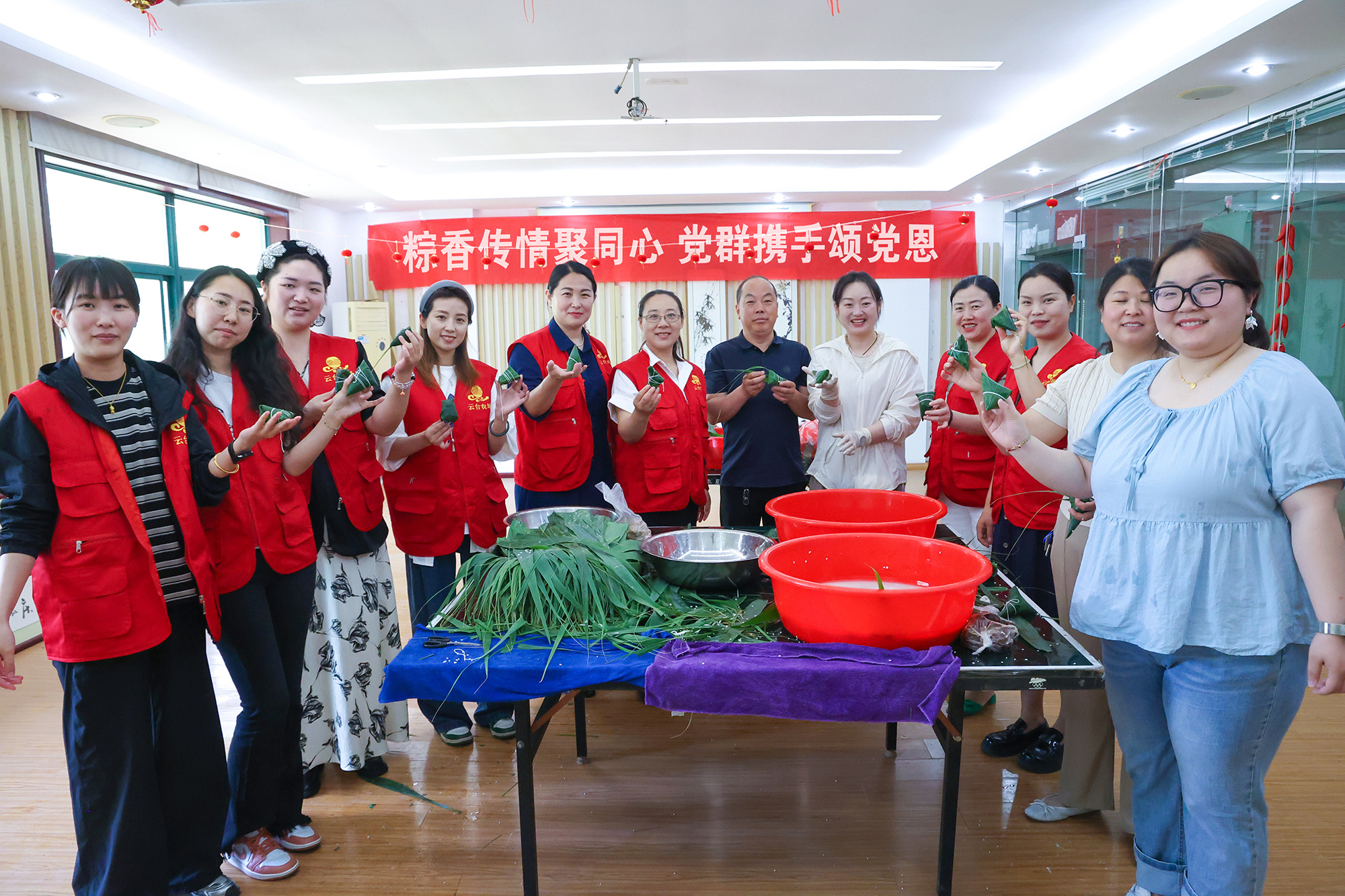 20250529 粽香传情聚同心 党群携手颂党恩——云台举办端午主题活动共筑党群连心桥.jpg