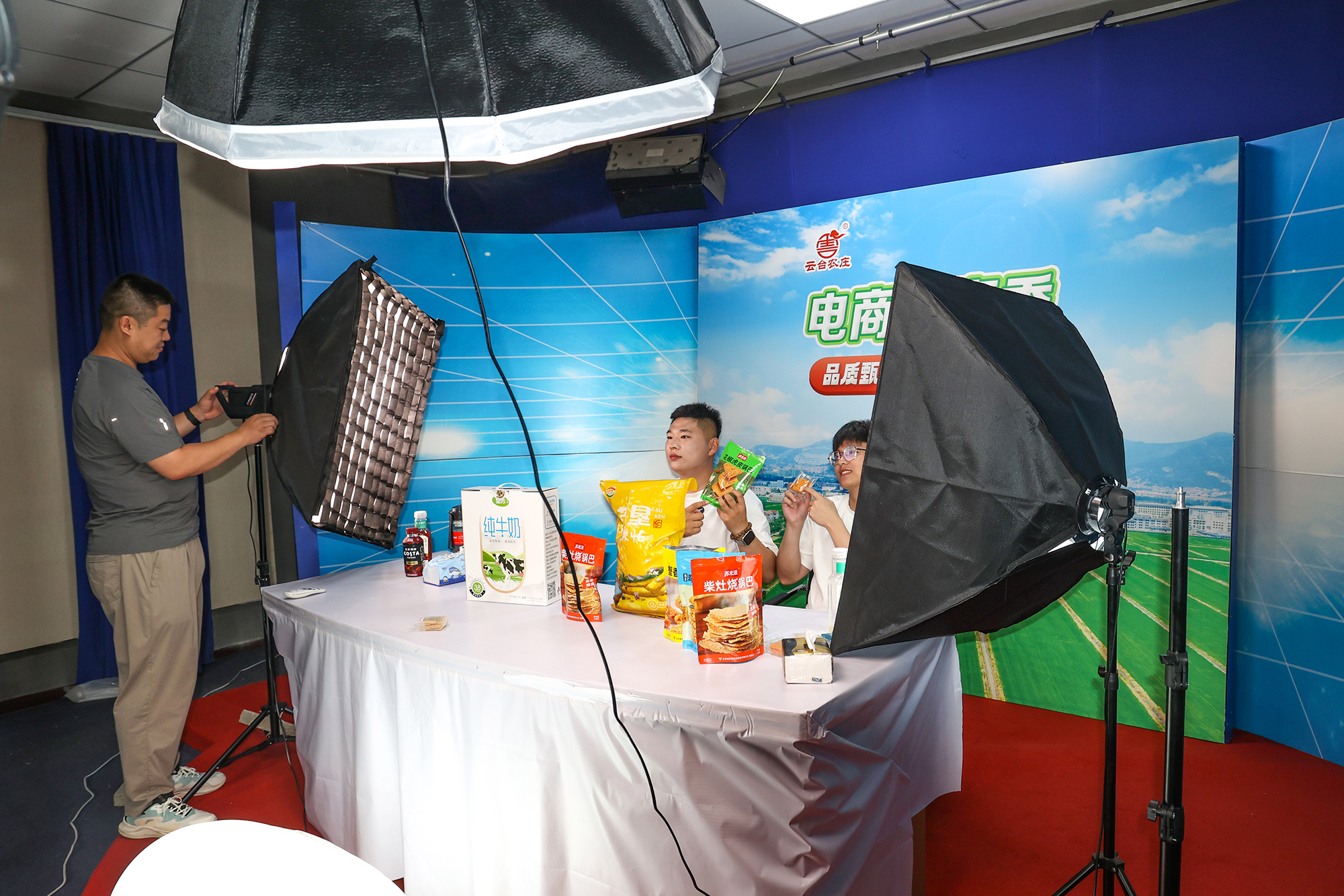 20250801 巧用闲置资源，打造“清凉直播间”.JPG