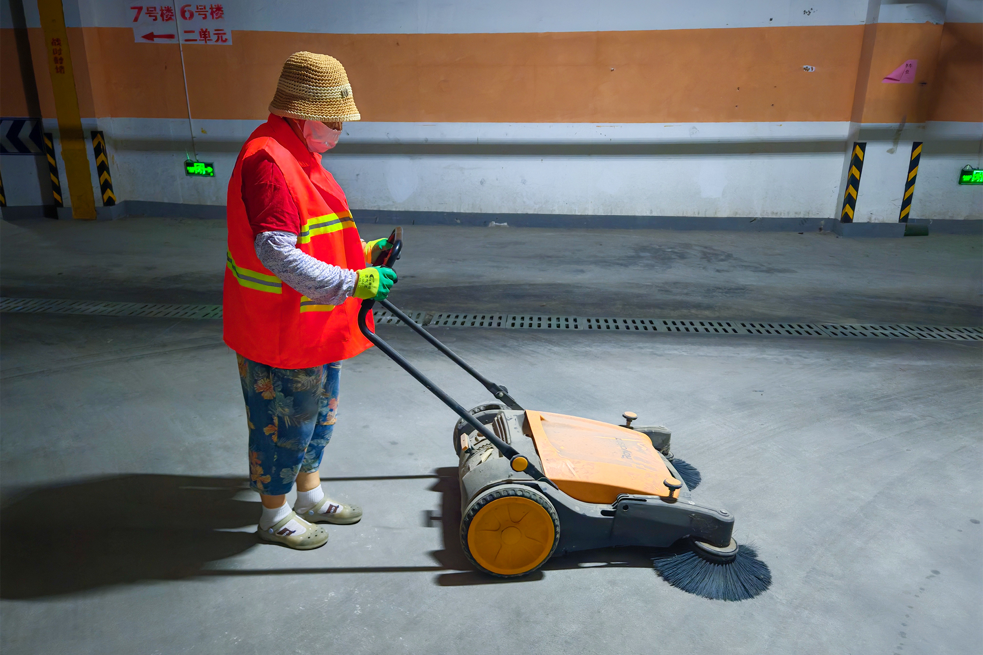 20250808 云台华泰物业：地下室保洁焕新颜.jpg