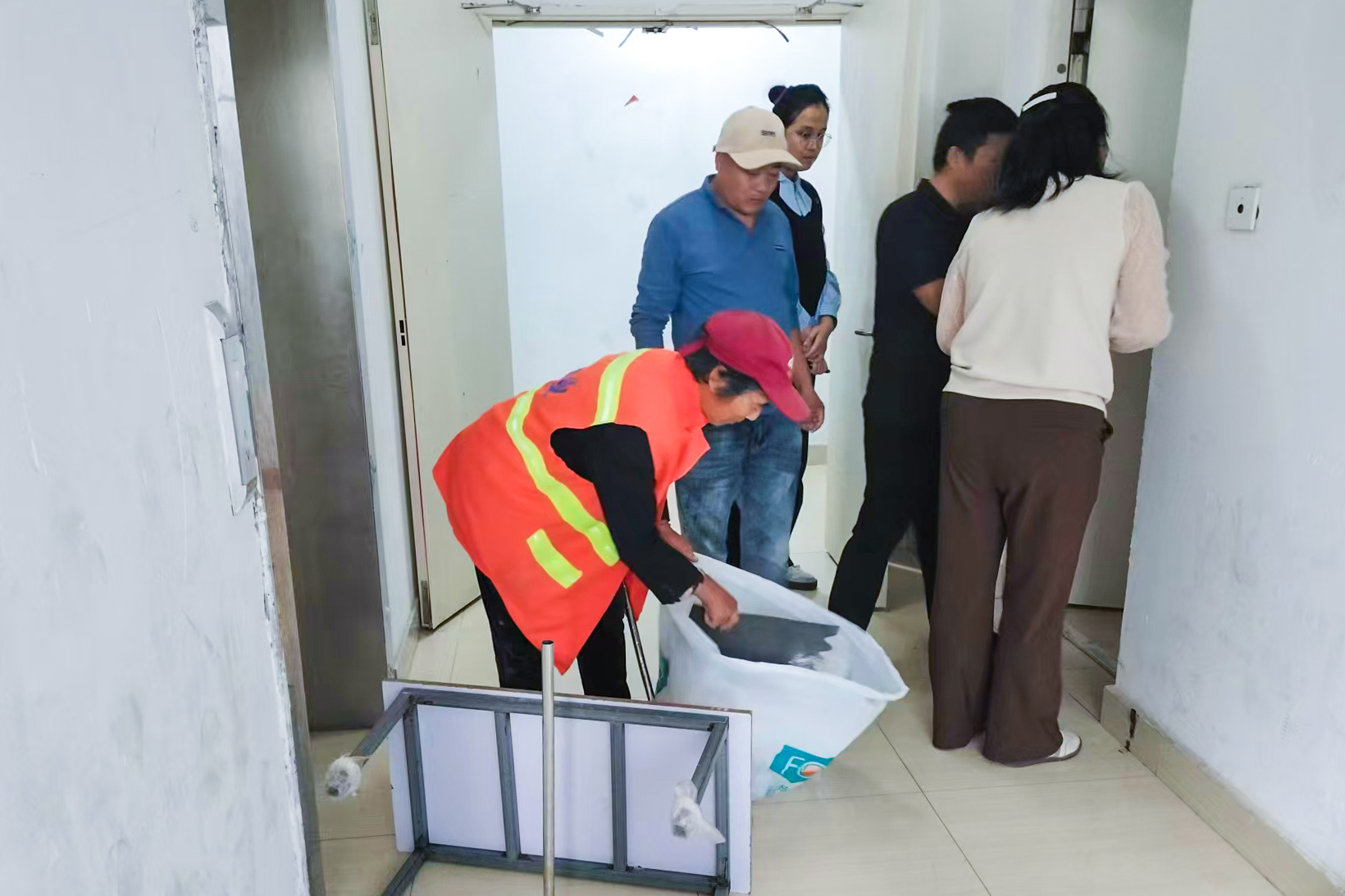 20251022 华泰物业开展专项整治行动 共同筑牢“生命通道” (1).jpg