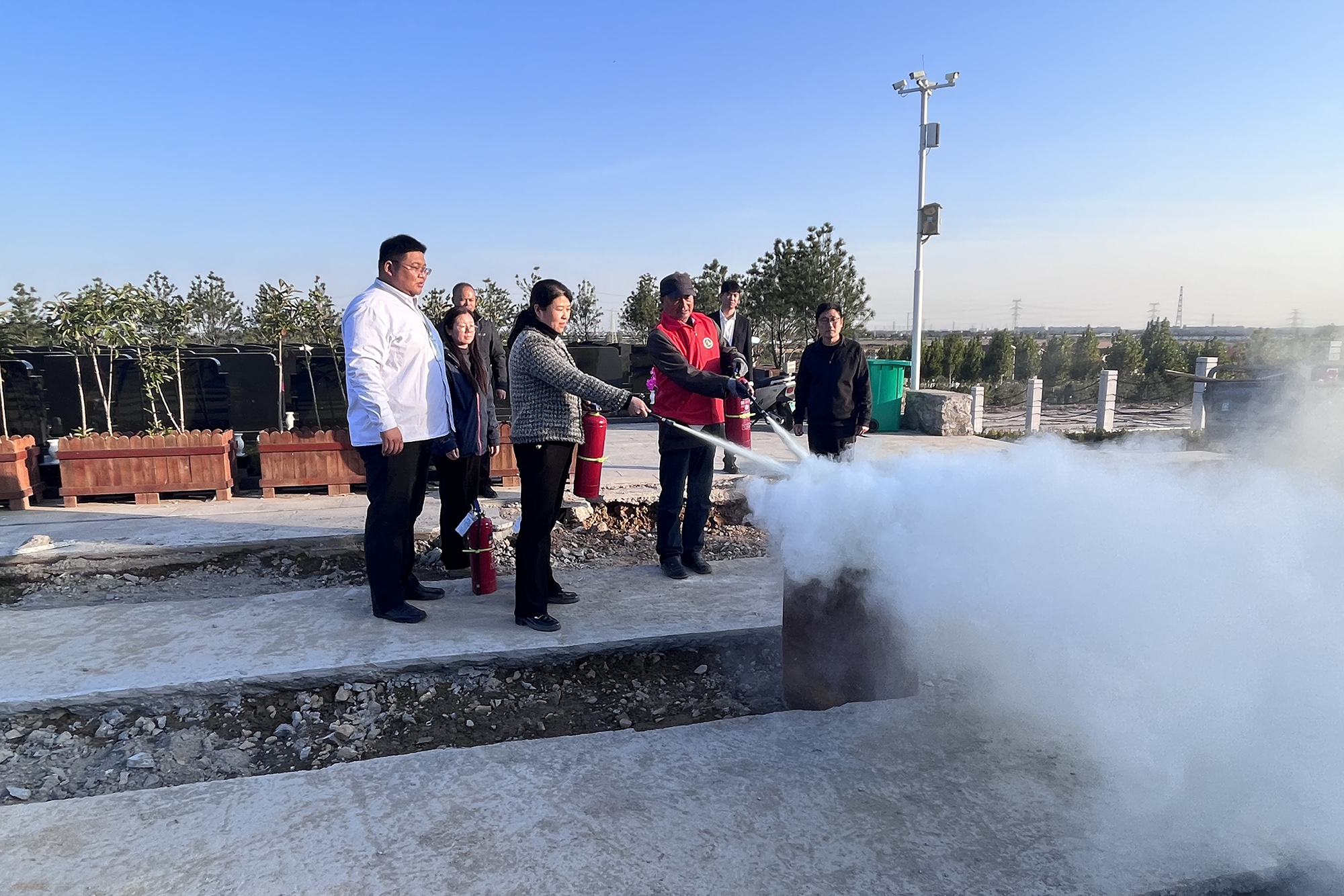 20251104 多措并举筑牢凤凰陵园安全生产防线 (1).jpg