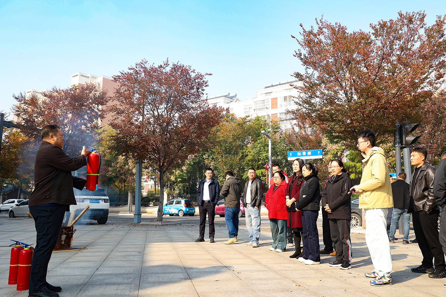 20251118 “消防安全月”多维发力 织密场域安全防护网.JPG