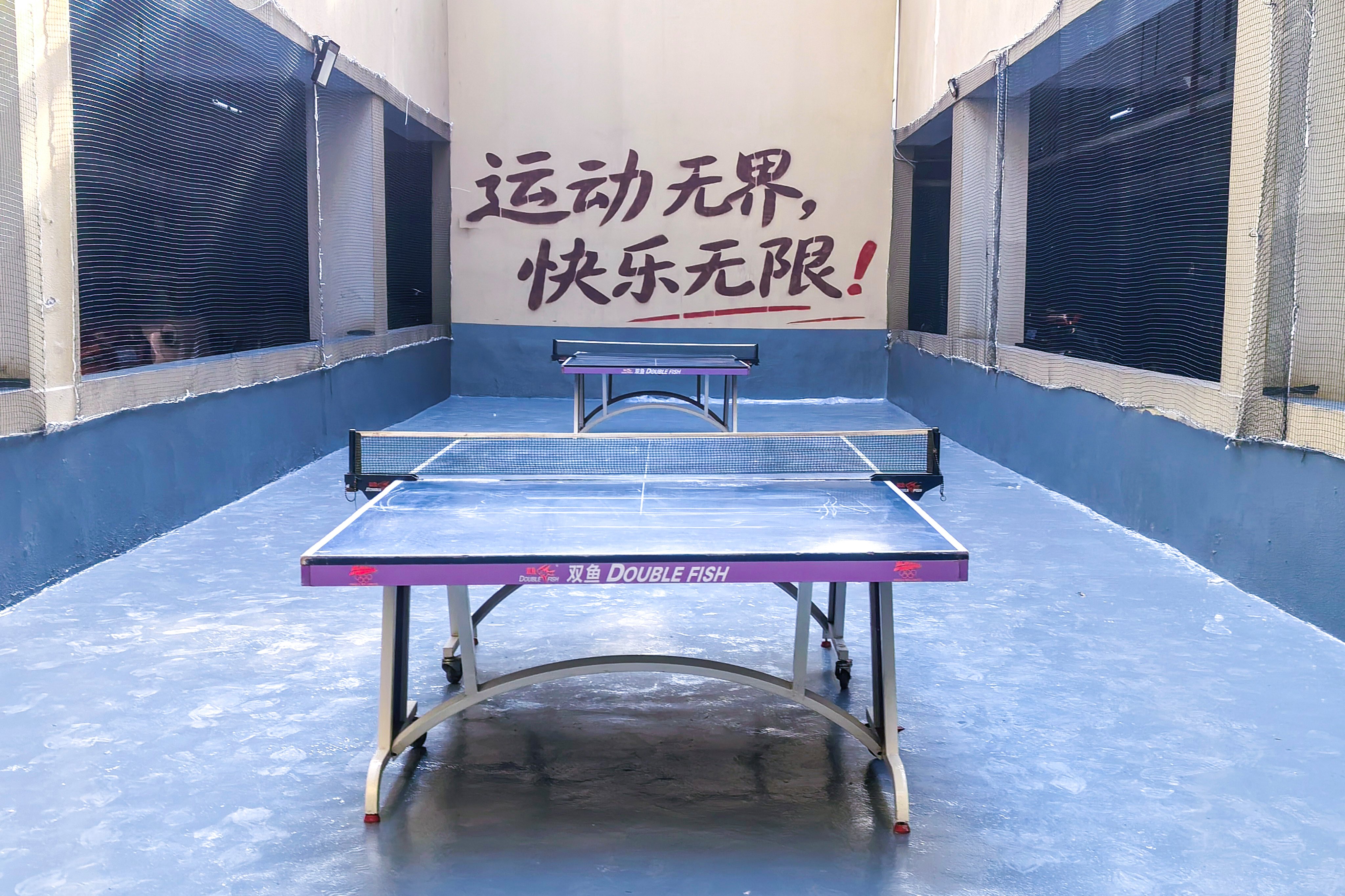 1777424326286575.jpg 20260429 华泰物业改造闲置场地 便民乒乓球场建成投用 (1).jpg