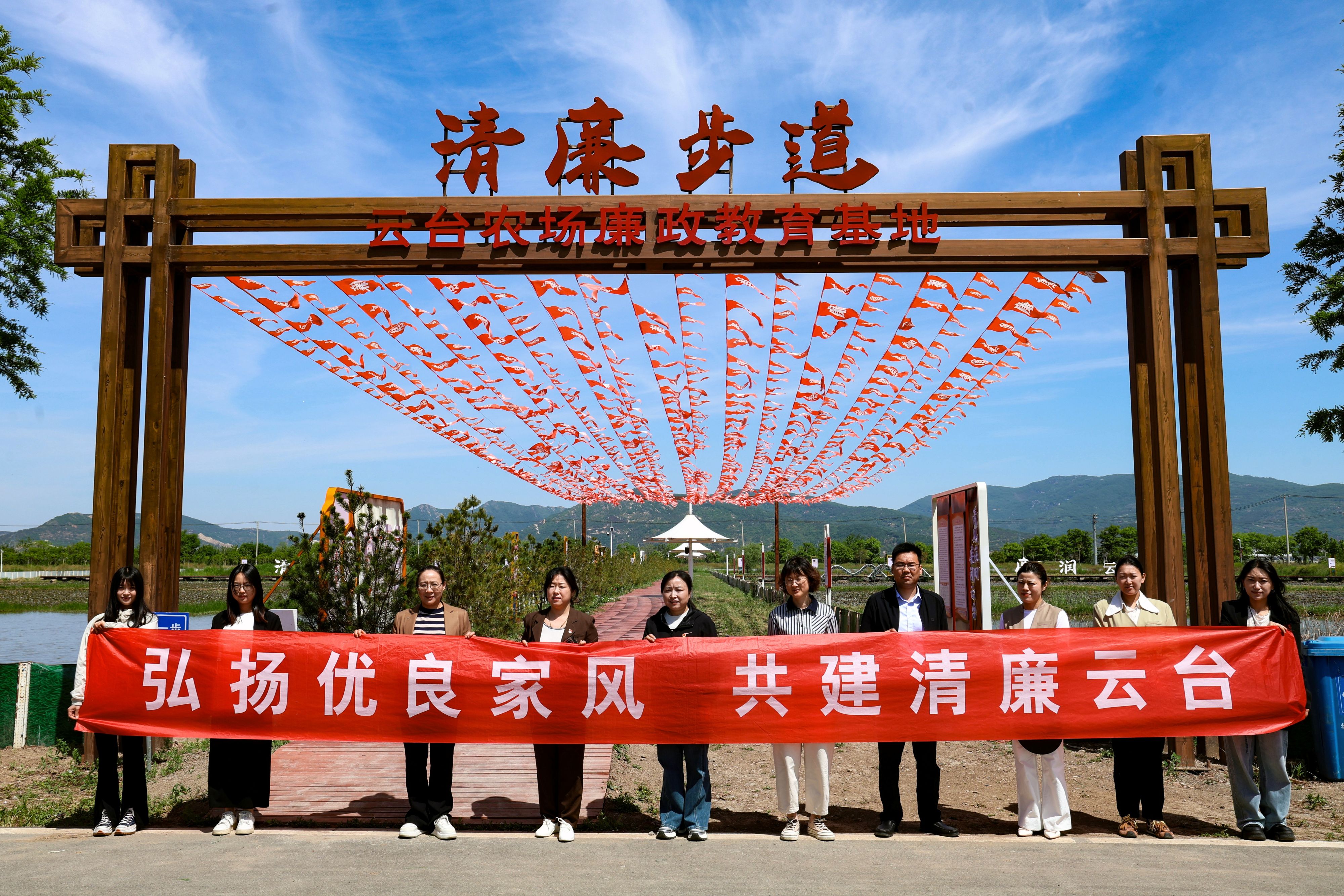 20260508 弘扬优良家风 共建清廉云台 机关第二党支部开展家庭助廉主题党日活动 (1).jpg