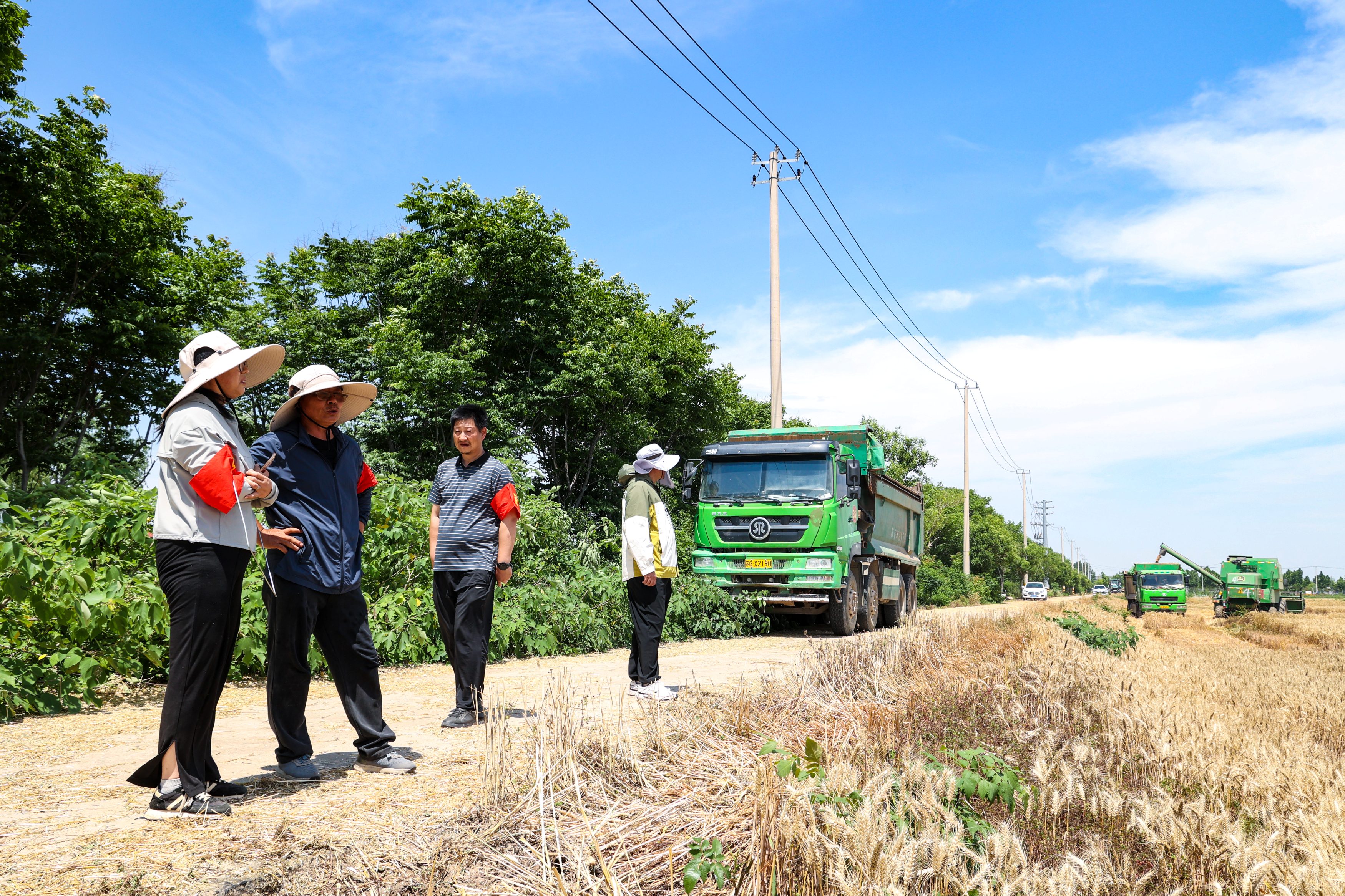 20260601云台农场织密三夏秸秆综禁网 守护生产生态双安全 (1).JPG