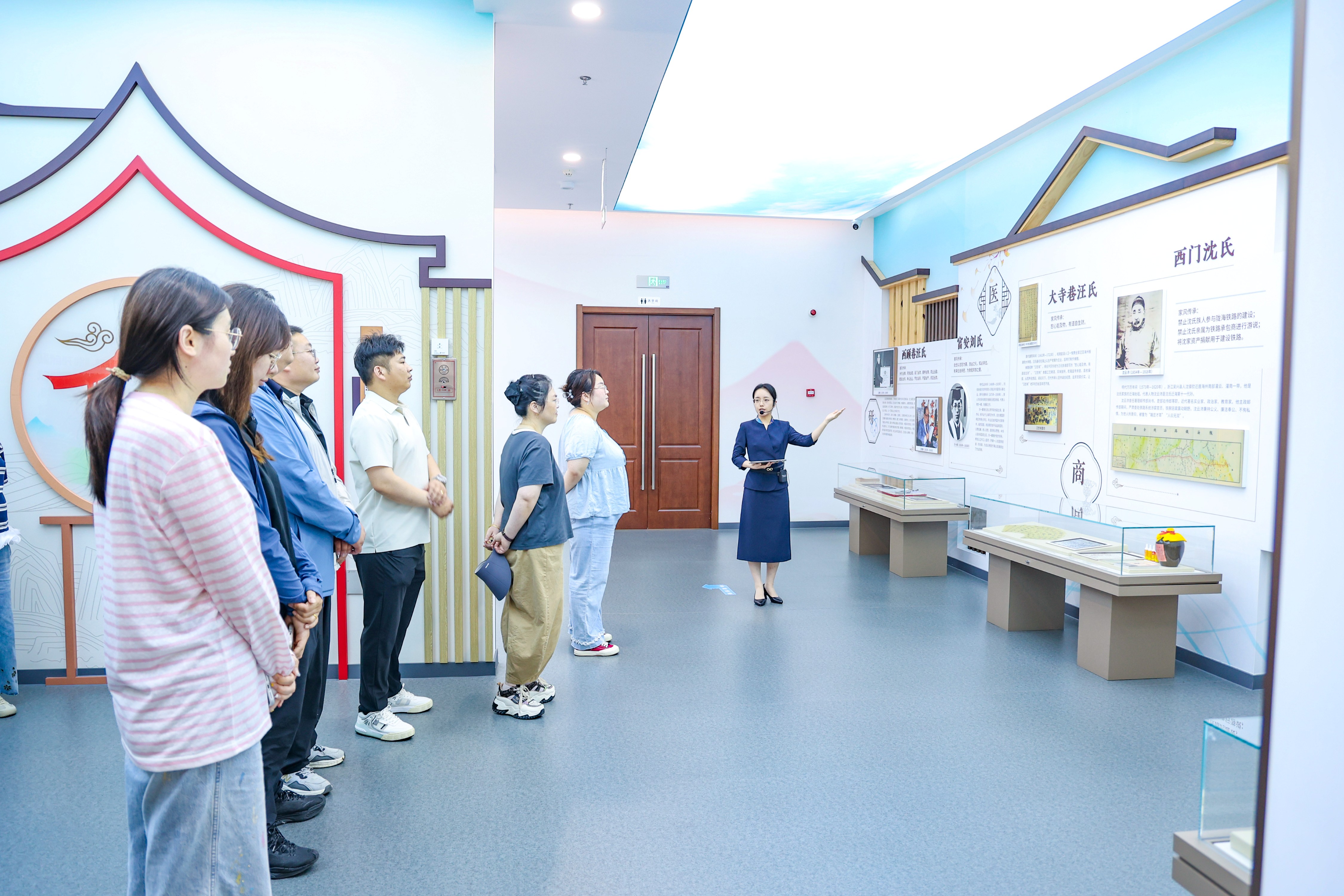 20260626 云台组织入党积极分子、共青团员、统战代表参观连云港市廉洁文化馆 (11).JPG