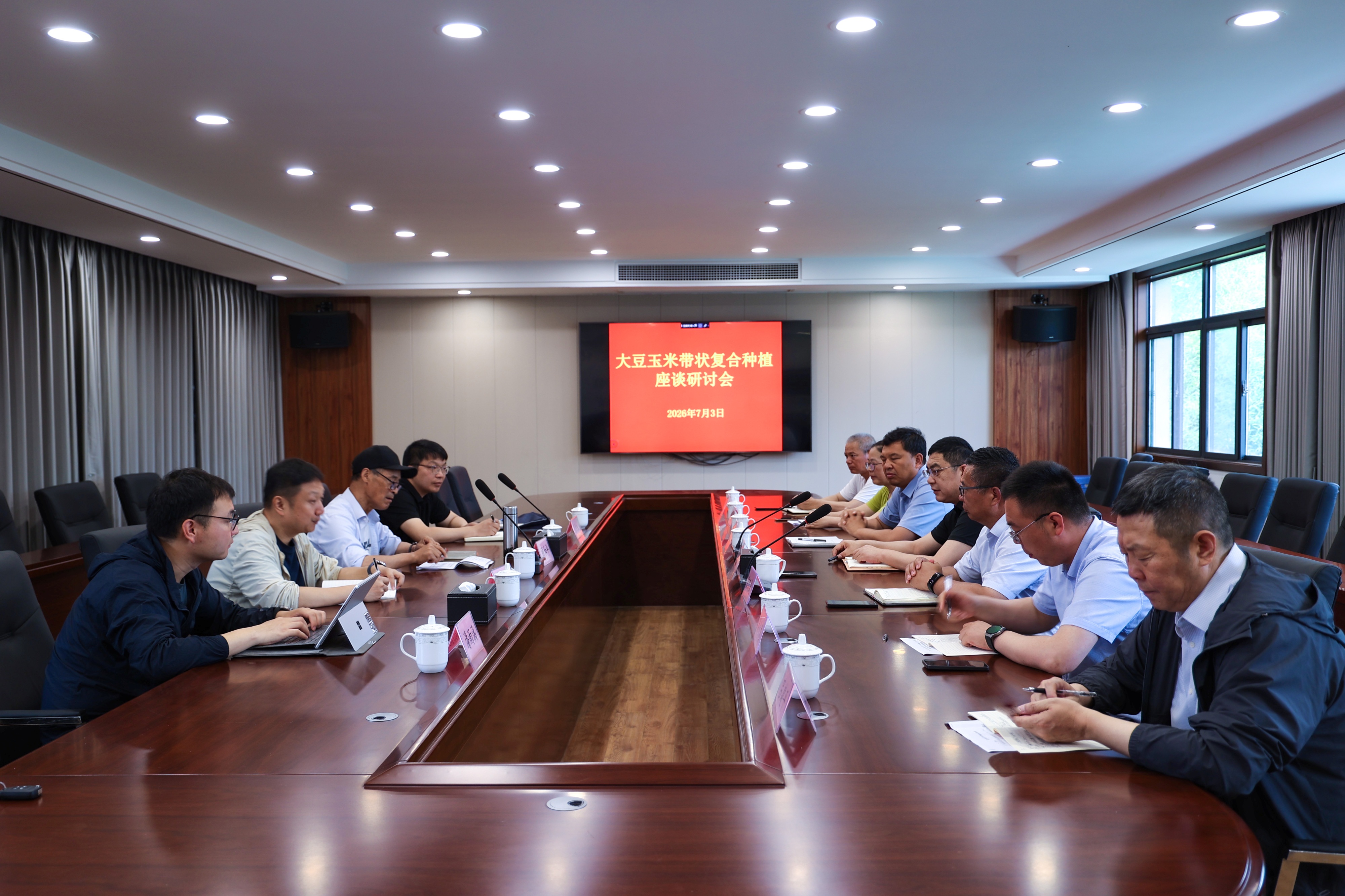 20260703 省农科院专家到苏垦农发东辛、云台分公司开展大豆玉米带状复合种植座谈调研.JPG