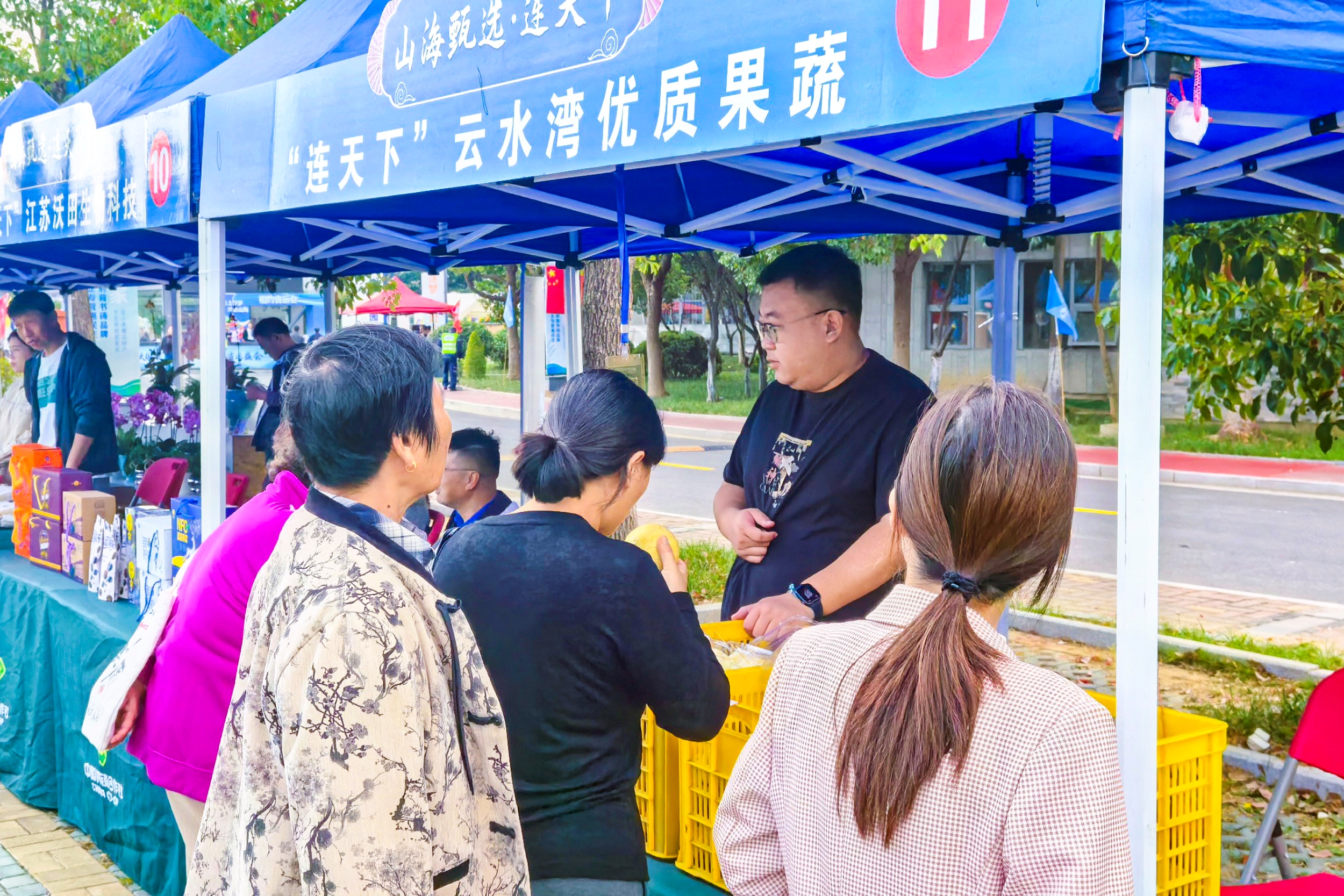 20261016 云水湾特色农产品亮相连天下农业大集（1）.jpg